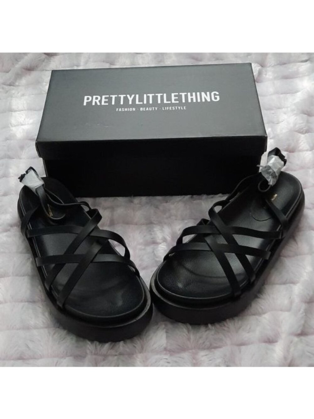 Pretty Little Thing NIB Black Chunky Crisscross Faux Leather Strap Sandals Size9